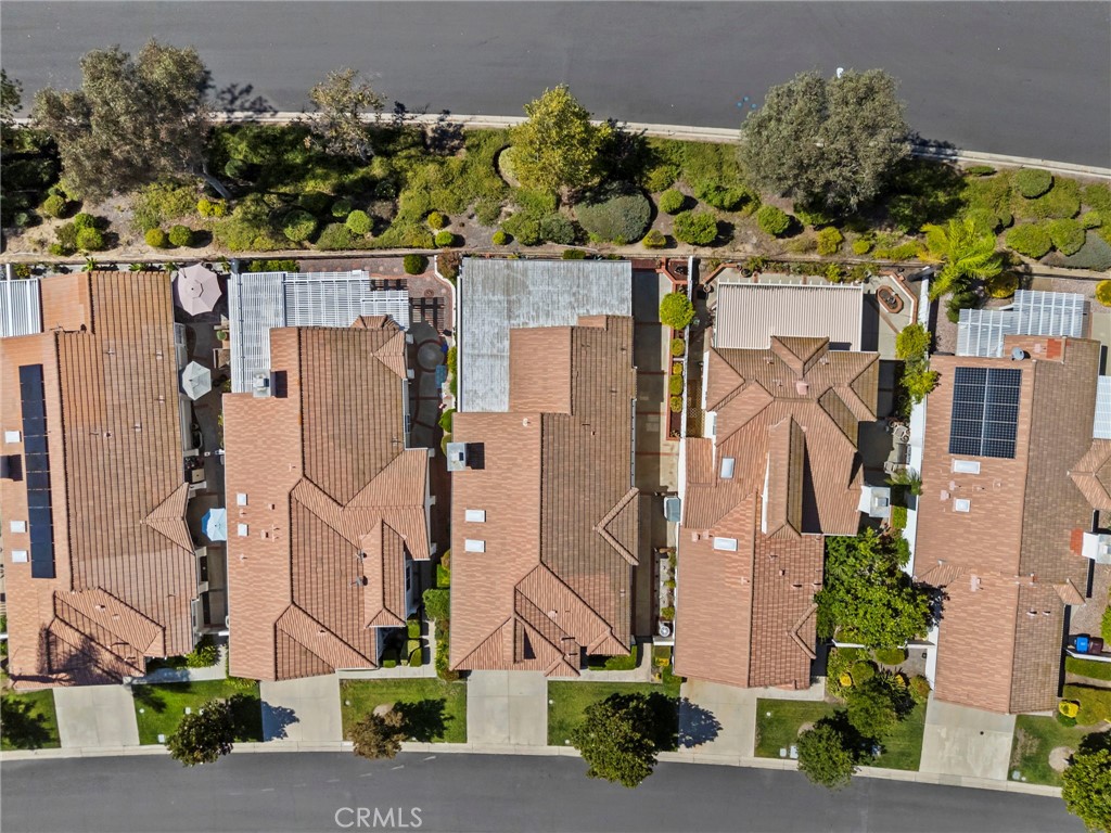https://media.crmls.org/medias/de7a7ec9-1fd0-4e1a-b251-a0ea6a392fa9.jpg?preset=X-Large