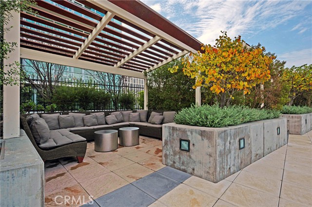 3785 Wilshire Boulevard, Los Angeles CA: https://media.crmls.org/medias/de7a9892-7310-447f-839e-8f24cf12e710.jpg