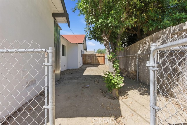 Detail Gallery Image 39 of 49 For 201 Lincoln St, Bakersfield,  CA 93305 - 3 Beds | 2 Baths