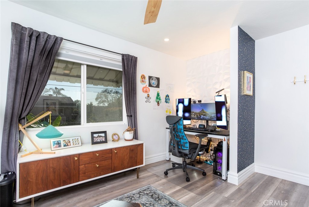 MLS #OC25228321 image #23