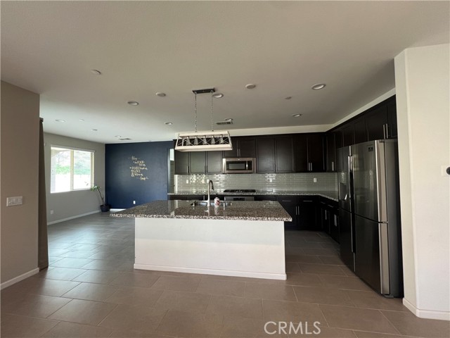 Detail Gallery Image 10 of 57 For 24464 Periwinkle, Lake Elsinore,  CA 92532 - 5 Beds | 3 Baths