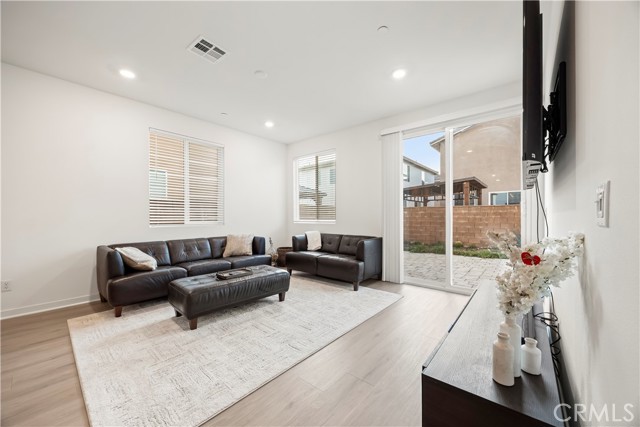 Detail Gallery Image 8 of 42 For 3656 Basanite Ave, Ontario,  CA 91761 - 4 Beds | 3 Baths