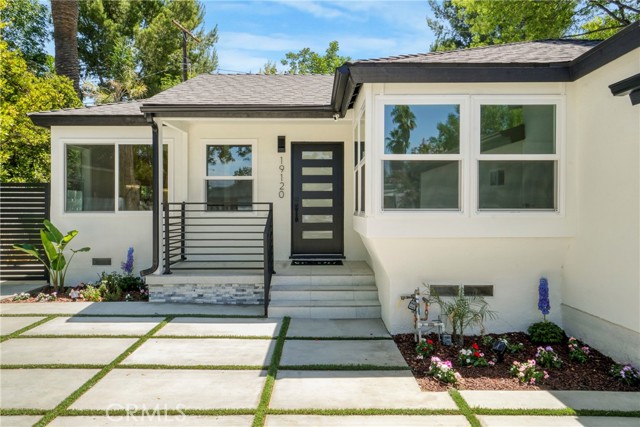Detail Gallery Image 2 of 32 For 19120 Bessemer St, Tarzana,  CA 91335 - 4 Beds | 3 Baths