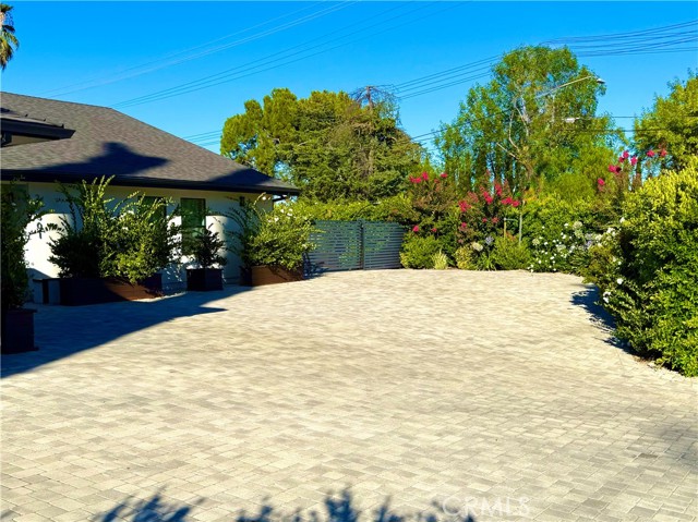 20301 Reaza Place, Woodland Hills CA: https://media.crmls.org/medias/de7d88d8-20ca-45b7-8687-6507c2c83b3d.jpg