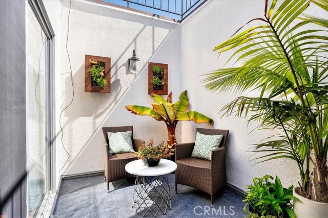 Stunning private atrium/ garden room off primary and landing for relaxing