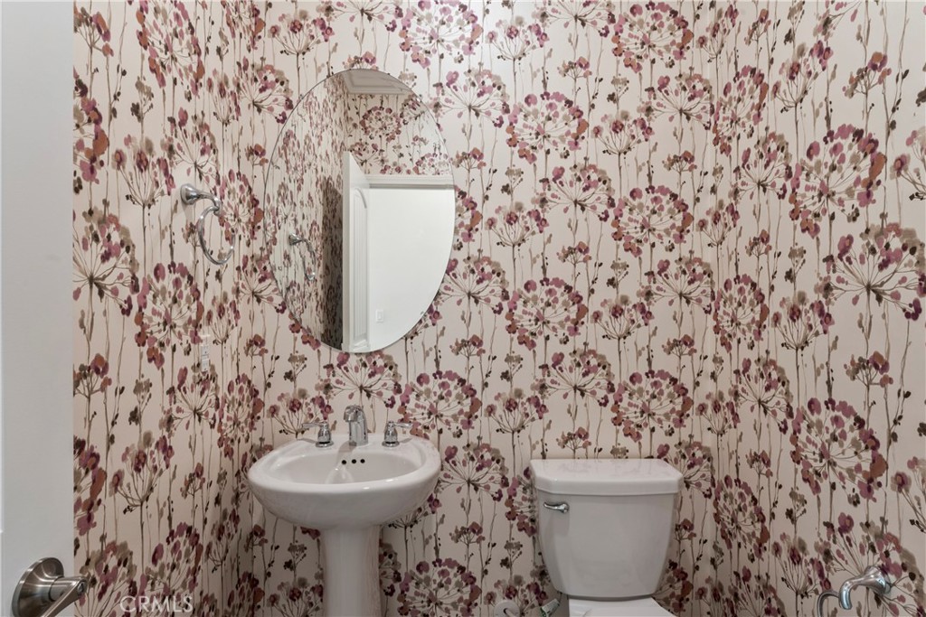 https://media.crmls.org/medias/de7ed1a7-b64f-448b-a893-902d7d231880.jpg?preset=X-Large