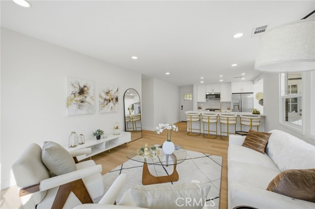 Detail Gallery Image 12 of 29 For 1316 W Beacon Ave, Anaheim,  CA 92802 - 4 Beds | 2 Baths