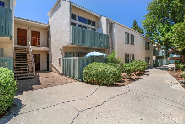 Detail Gallery Image 2 of 16 For 5700 Etiwanda, Tarzana,  CA 91356 - 3 Beds | 2 Baths