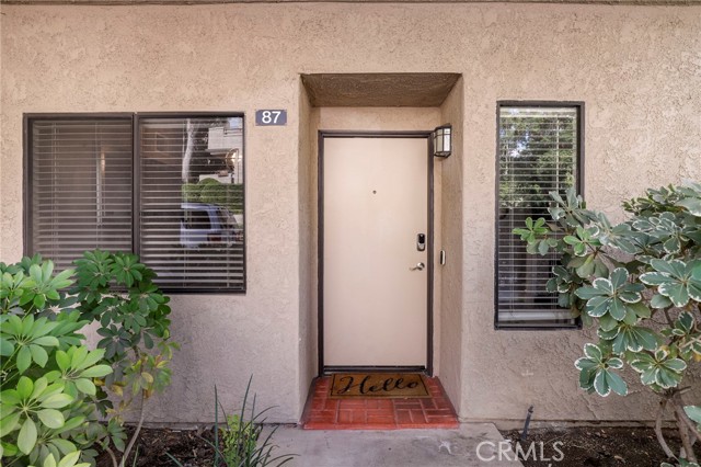 87 Mcafee Court, Thousand Oaks CA: https://media.crmls.org/medias/de814638-11f2-4ca5-b0ff-76652edbebb2.jpg