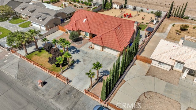 12450 Indian River Drive, Apple Valley CA: https://media.crmls.org/medias/de8230b9-2450-475b-a008-b78a4fb0c833.jpg