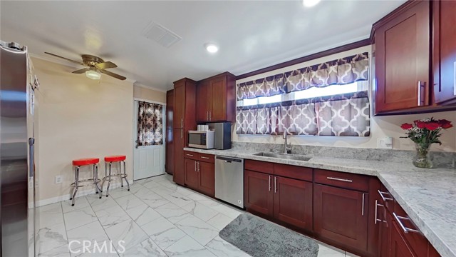 Detail Gallery Image 14 of 35 For 7664 Beckett St, Tujunga,  CA 91042 - 3 Beds | 2 Baths