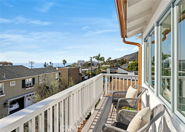 31927 Hayes Place, Laguna Beach CA: https://media.crmls.org/medias/de833a89-2fea-4f05-bca2-73ffe64d6a52.jpg
