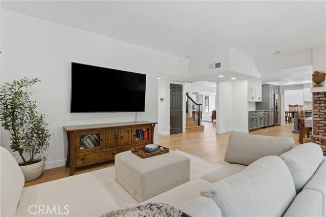 Detail Gallery Image 13 of 51 For 5501 Fairgrange Dr, Agoura Hills,  CA 91301 - 6 Beds | 3 Baths