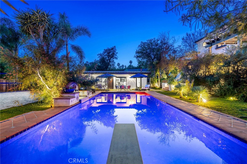 1046 Lavender Lane, La Canada Flintridge, CA 91011