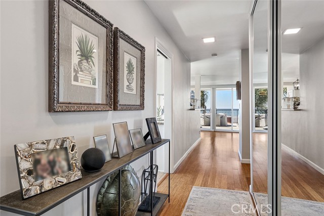Detail Gallery Image 26 of 32 For 800 Manhattan, Manhattan Beach,  CA 90266 - 2 Beds | 2 Baths