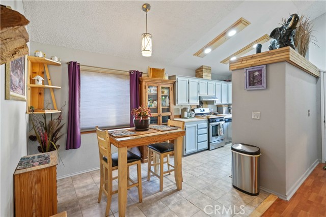 Detail Gallery Image 8 of 30 For 20060 Shadow Island Dr, Canyon Country,  CA 91351 - 2 Beds | 2 Baths