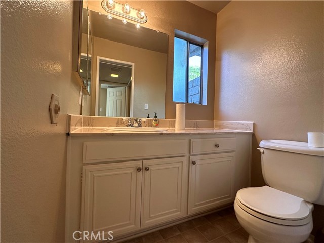 Detail Gallery Image 7 of 14 For 769 Warwick Ave, Thousand Oaks,  CA 91360 - 3 Beds | 2/1 Baths