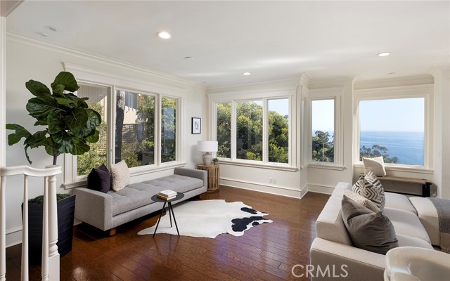 Detail Gallery Image 8 of 48 For 2163 Crestview Dr, Laguna Beach,  CA 92651 - 3 Beds | 2/1 Baths