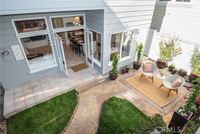 400 7th Street, Manhattan Beach, California 90266, 4 Bedrooms Bedrooms, ,1 BathroomBathrooms,Residential,Sold,7th,SB21205031