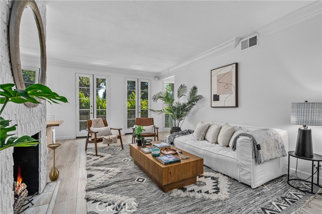 4949 Genesta Avenue, Encino CA: https://media.crmls.org/medias/de87a5f5-eb3b-4356-8a85-ceda76a9b843.jpg