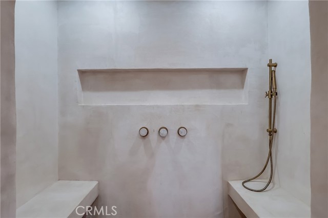 5528 Voletta Place, Valley Village CA: https://media.crmls.org/medias/de885c12-27d0-42ea-b0c3-6a69fdd20b45.jpg