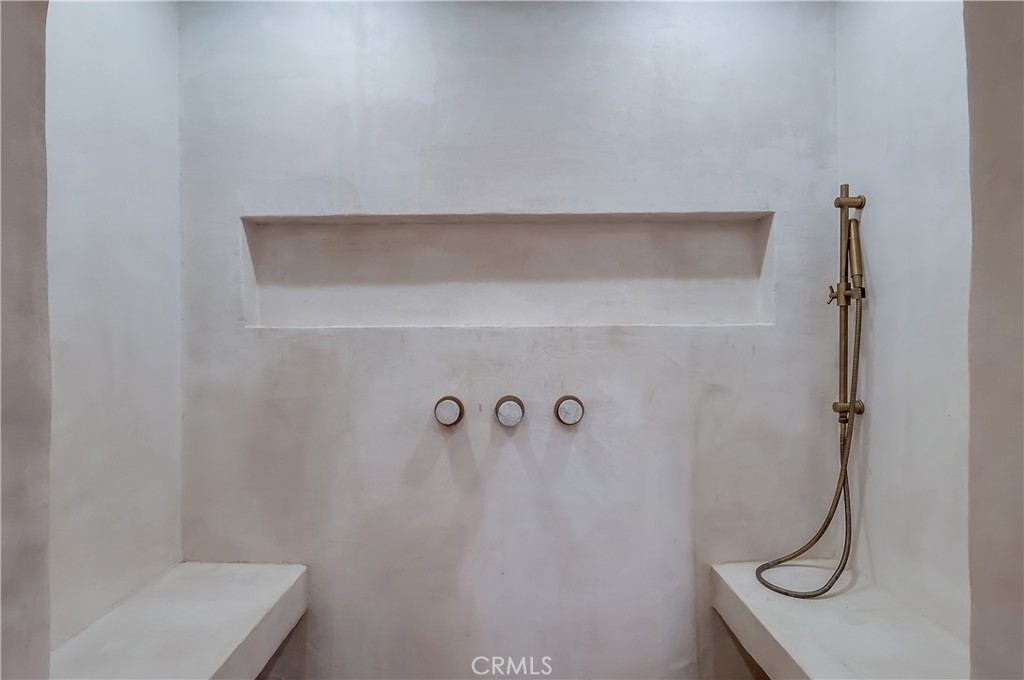 https://media.crmls.org/medias/de885c12-27d0-42ea-b0c3-6a69fdd20b45.jpg?preset=X-Large