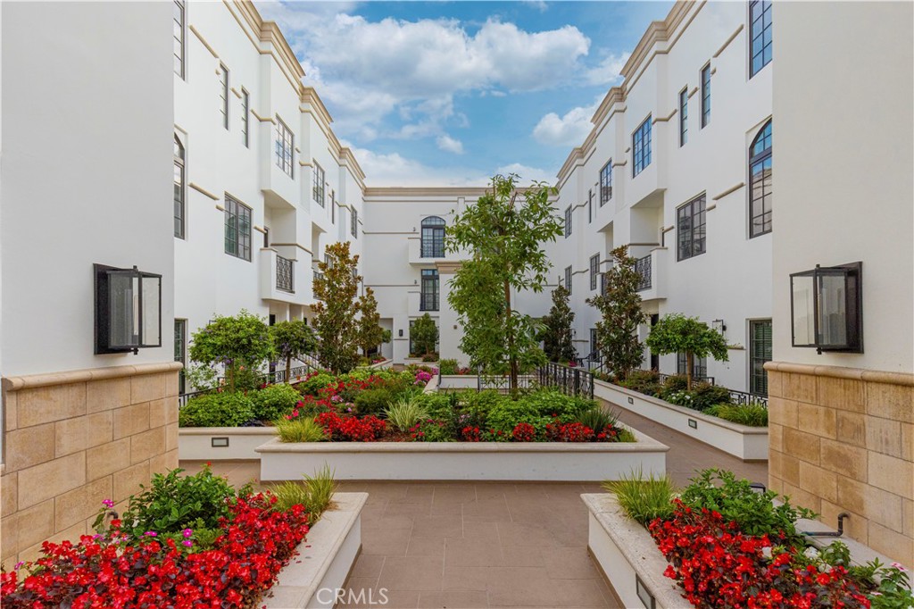 288 S Oakland Ave #211