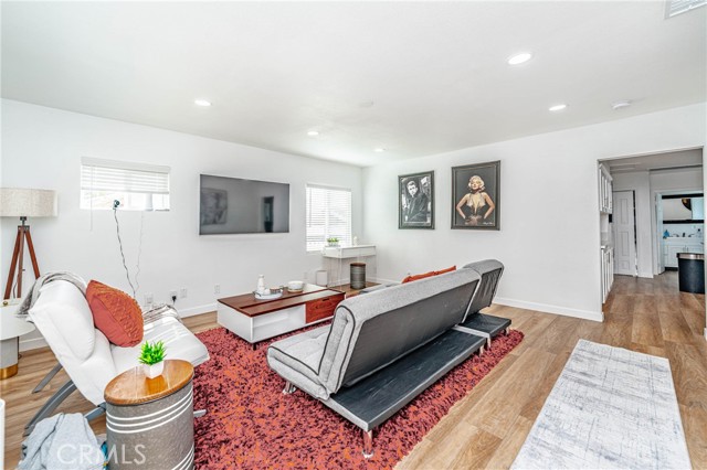 Detail Gallery Image 3 of 38 For 2821 Gay St, Los Angeles,  CA 90065 - 3 Beds | 2 Baths