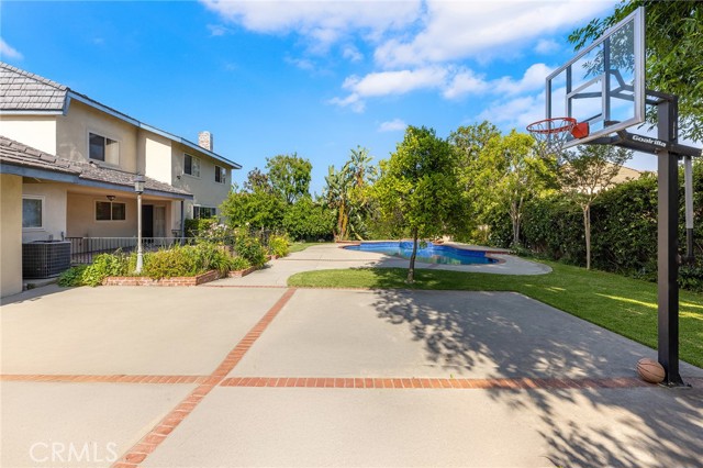 300 W Wistaria Avenue, Arcadia CA: https://media.crmls.org/medias/de8ab93b-77a9-4974-b78b-6f52849e436c.jpg
