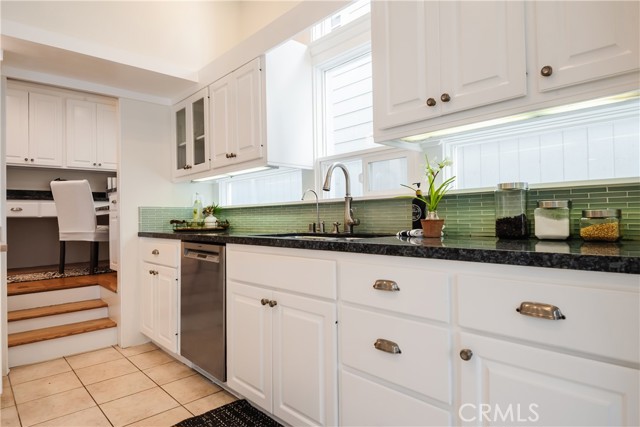 400 7th Street, Manhattan Beach, California 90266, 4 Bedrooms Bedrooms, ,1 BathroomBathrooms,Residential,Sold,7th,SB21205031