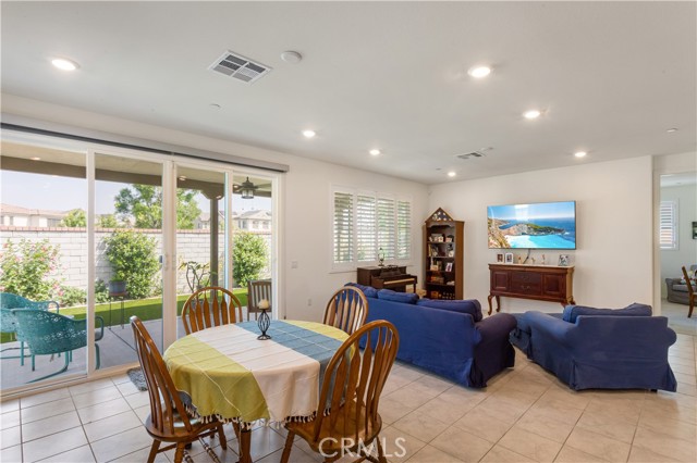 4071 E Amigos Privado, Ontario CA: https://media.crmls.org/medias/de8bd4a7-53a8-4841-992c-adfa26cb46fd.jpg