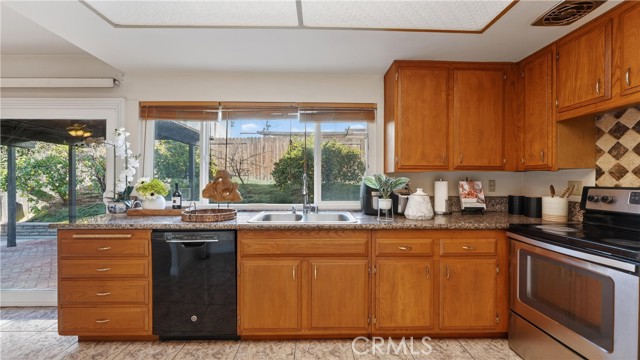 Detail Gallery Image 8 of 30 For 8237 Henshaw Cir, Buena Park,  CA 90621 - 3 Beds | 2/1 Baths