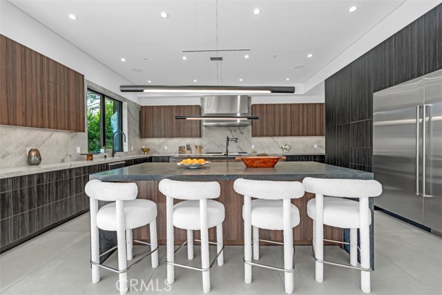 Detail Gallery Image 10 of 50 For 13016 Chandler, Sherman Oaks,  CA 91401 - 6 Beds | 6/1 Baths