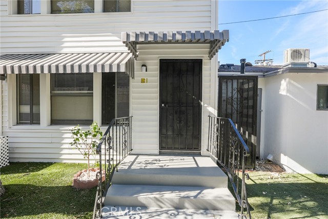 Detail Gallery Image 2 of 20 For 5334 Cleon #1,  North Hollywood,  CA 91601 - 2 Beds | 1 Baths