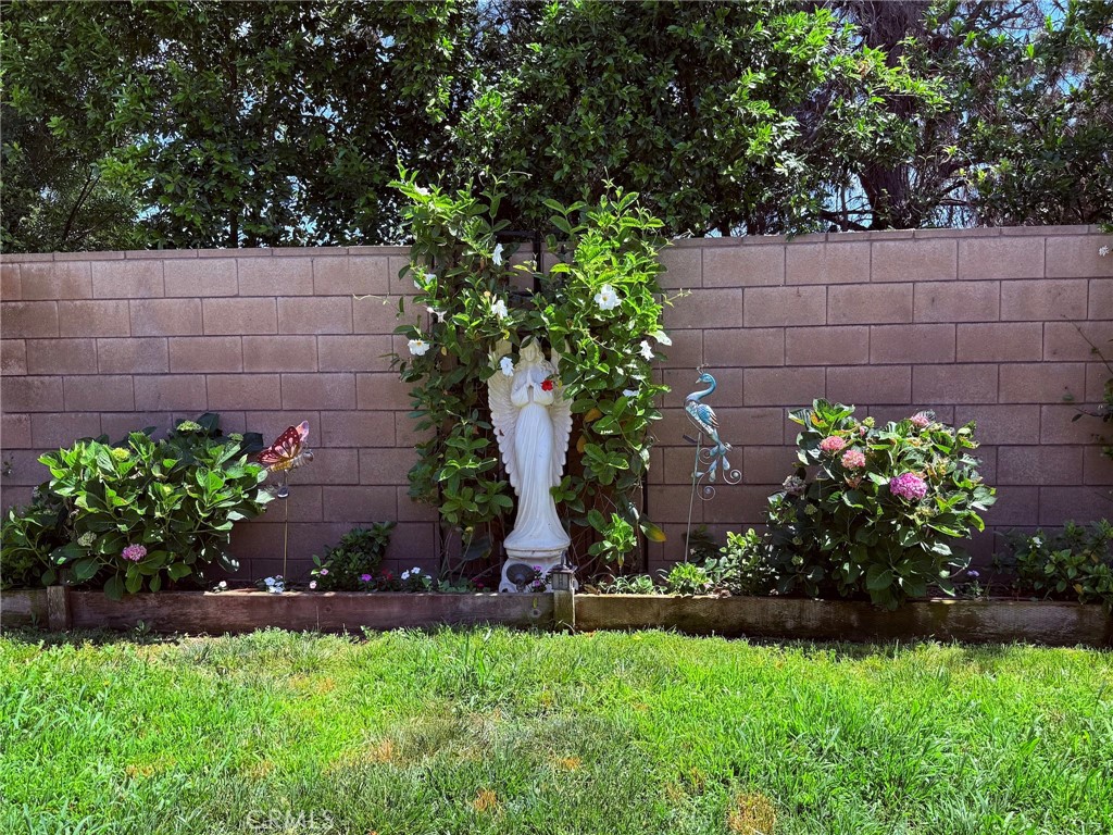 https://media.crmls.org/medias/de8e4b84-c0c5-41e4-96d4-544a6b498caa.jpg?preset=X-Large