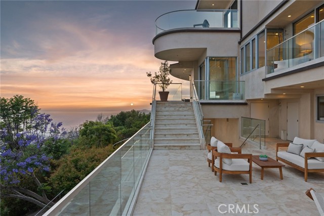 900 Gainsborough Drive, Laguna Beach CA: https://media.crmls.org/medias/de8ea409-2001-48f0-bae4-9b2347e31b9c.jpg