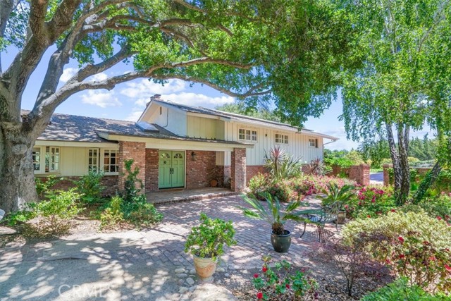2355 Lake Marie Drive, Santa Maria CA: https://media.crmls.org/medias/de8eb7d1-0126-4156-90c5-073ab41a64e6.jpg
