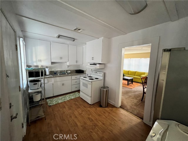 Detail Gallery Image 3 of 7 For 3112 W Avenue N #B,  Palmdale,  CA 93551 - 2 Beds | 1 Baths