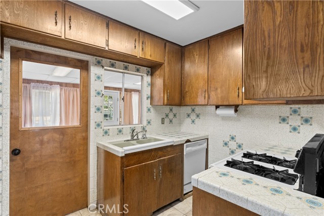 Detail Gallery Image 11 of 41 For 215 N C St, Lompoc,  CA 93436 - 3 Beds | 1 Baths