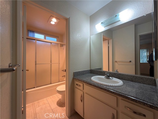 Detail Gallery Image 7 of 12 For 7013 Haskell, Van Nuys,  CA 91406 - 2 Beds | 2 Baths