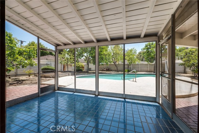 Detail Gallery Image 15 of 26 For 16842 Liggett St, Northridge,  CA 91343 - 4 Beds | 2 Baths