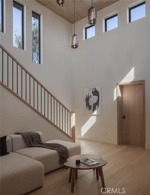 Detail Gallery Image 22 of 57 For 2212 Cliff Dr, Newport Beach,  CA 92663 - 5 Beds | 5/1 Baths