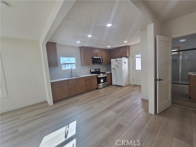 Detail Gallery Image 4 of 17 For 5493 Cerritos, Long Beach,  CA 90805 - 3 Beds | 2 Baths