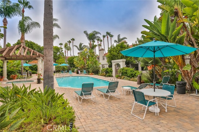 Detail Gallery Image 2 of 12 For 4862 Tiara, Huntington Beach,  CA 92649 - 1 Beds | 1 Baths