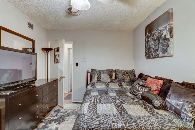 Detail Gallery Image 28 of 34 For 14747 Saticoy St, Van Nuys,  CA 91405 - 3 Beds | 2 Baths