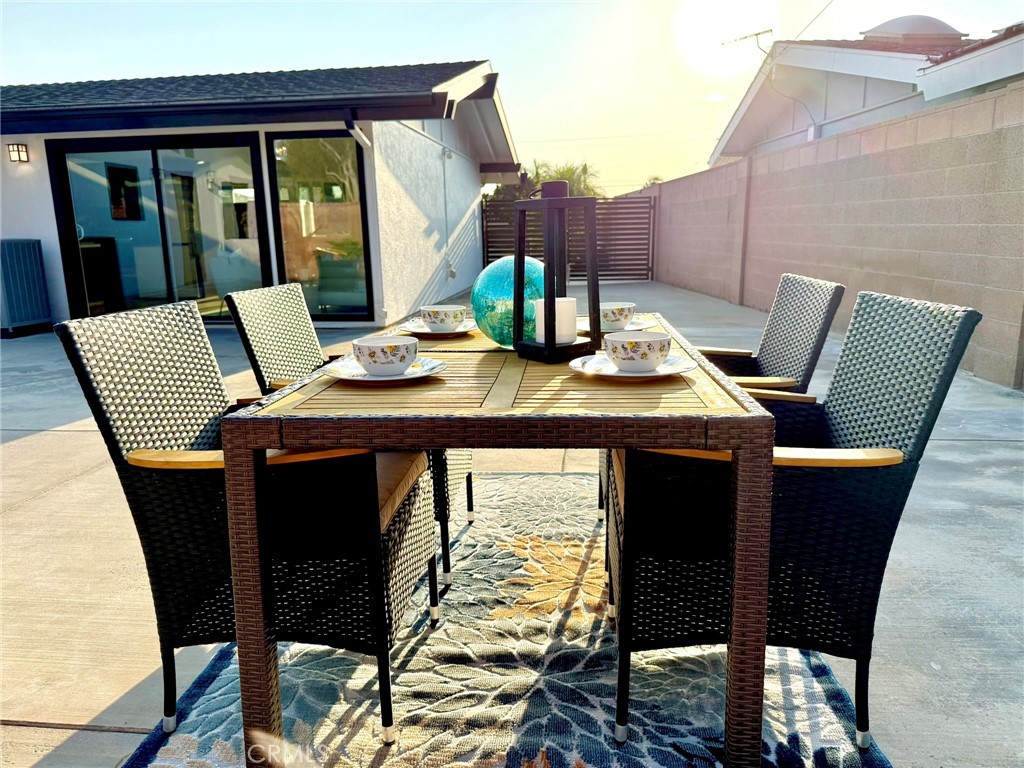 https://media.crmls.org/medias/de926850-2f98-4731-b38b-ca13540a2838.jpg?preset=X-Large