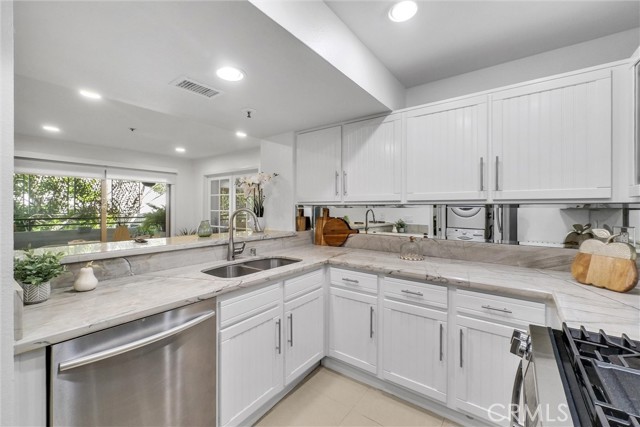 260 Cagney Lane, Newport Beach CA: https://media.crmls.org/medias/de92acda-2720-4024-a660-8f16807ed61b.jpg