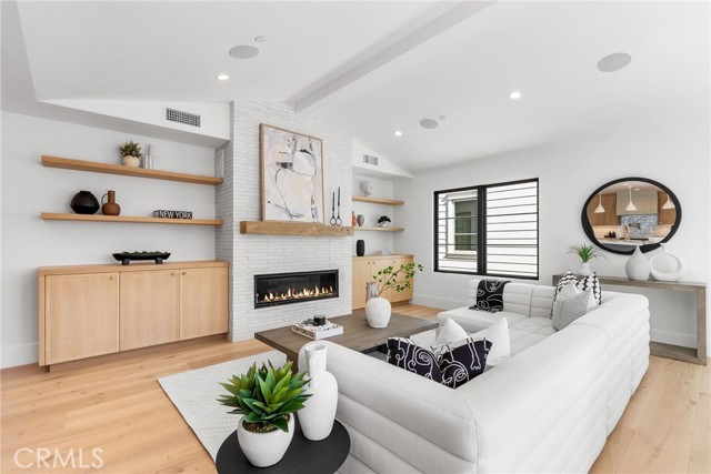 Detail Gallery Image 12 of 39 For 516 Acacia Ave #1/2,  Corona Del Mar,  CA 92625 - 3 Beds | 3/1 Baths