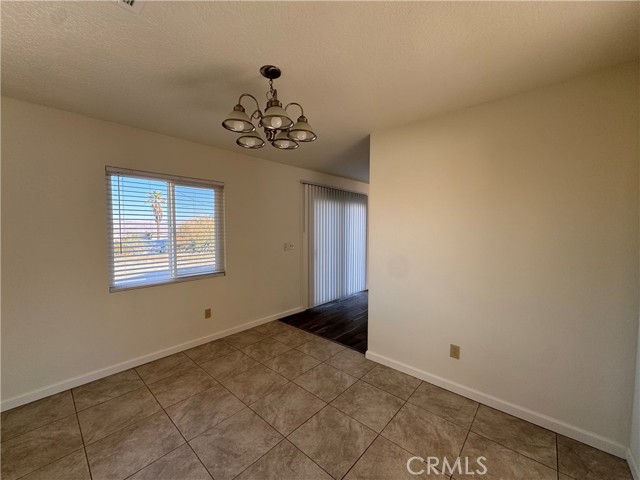 27474 Travertine, Barstow CA: https://media.crmls.org/medias/de9420ed-e595-4341-9ced-8a45e40d6c8e.jpg