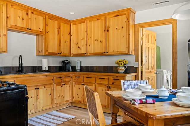 Detail Gallery Image 12 of 27 For 244 Greenspot Rd, Big Bear City,  CA 92314 - 2 Beds | 1 Baths